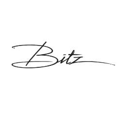 Bitz bestik, glas & spisestel, byder på smukt og robust stentøj i grønne, grå & sorte nuancer, bestik i farvet stål og glasvarer - nordisk roligt udtryk og god kvalitet.
