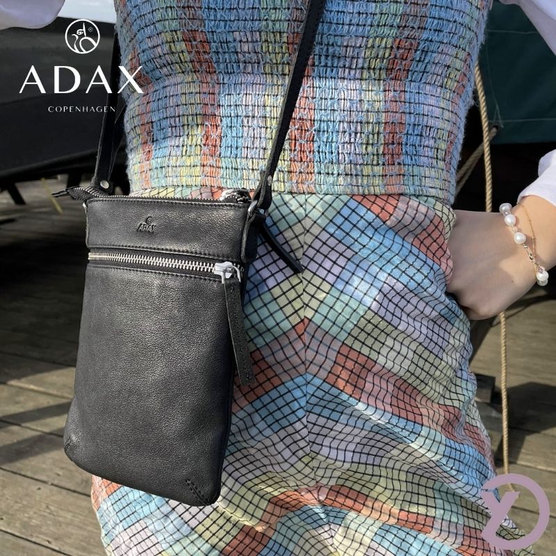 Anetta lille med lang rem fra Adax - Y-design
